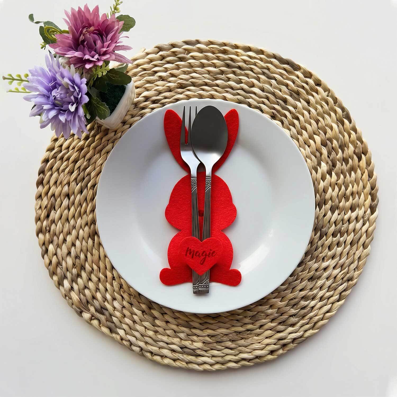 Πασχαλινή θήκη για μαχαιροπίρουνα από τσόχα με όνομα - Κόκκινο λαγουδάκι