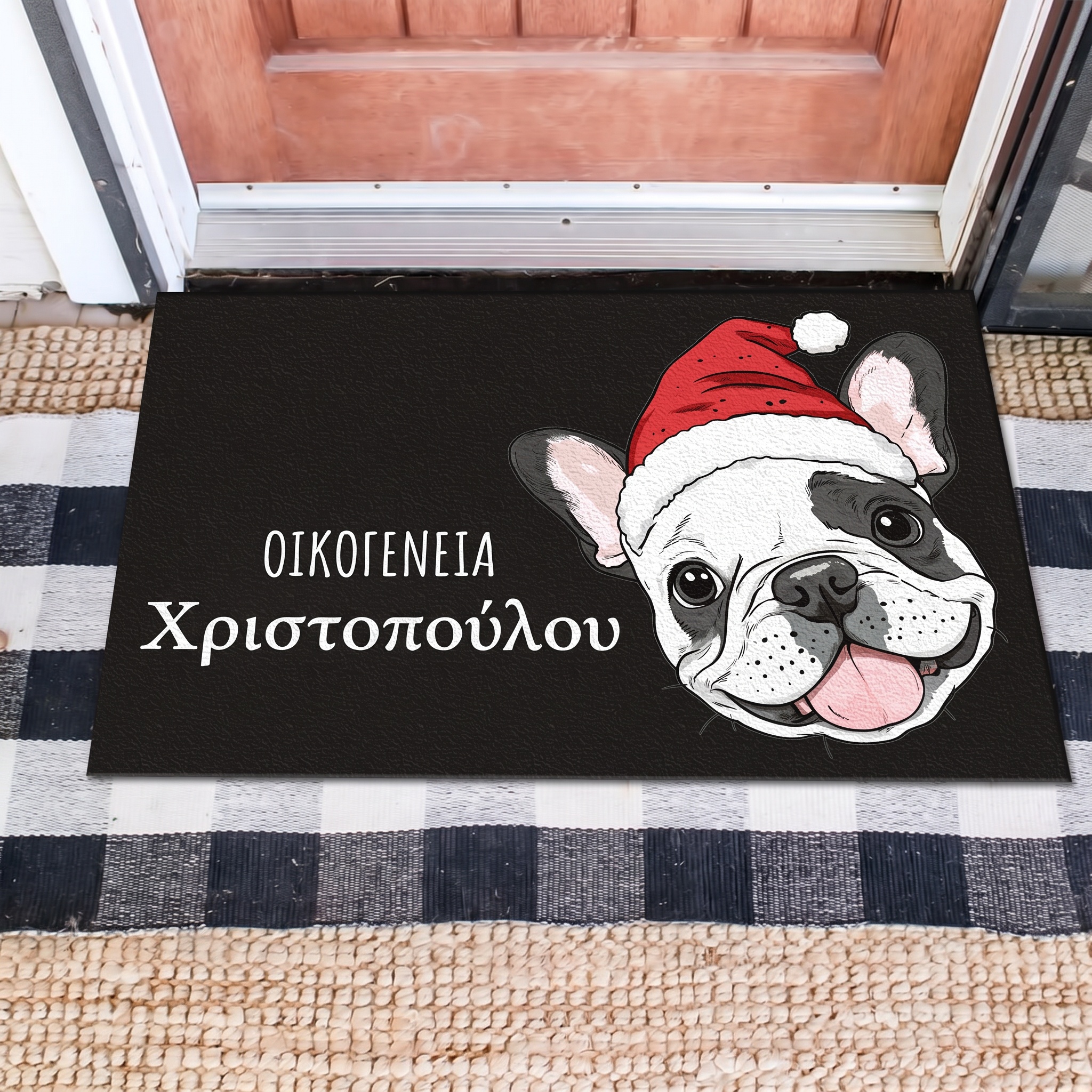 Προσωποποιημένο Πατάκι Εισόδου με Επιγραφή - Μπουλντόγκ με Χριστουγεννιάτικο Σκουφάκι